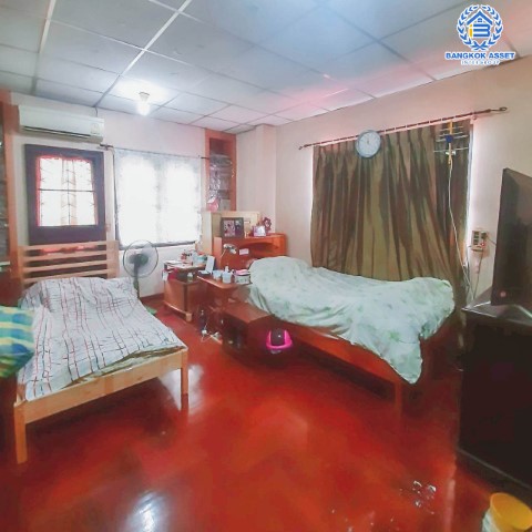 *****บ้านเดี่ยวมือสองย่านนนทบุรี ม.ชลลดา บางบัวทอง เนื้อที่กว้างขวางมากถึง 83 ตร.ว. ฟังก์ชัน 5 ห้องนอน 4 ห้องน้ำ ที่จอดรถ 4 คัน จากแบรนด์ L&H ฟรี! เครื่องปรับอากาศ 6 เครื่อง บ้านกว้าง พื้นที่ใช้สอยเยอะ ตั้งอยู่บนทำเลแห่งการเดินทาง ใกล้รถไฟฟ้าสายสีม่วง "สถานีบางพลู" และจุดขึ้นทางด่วน "งามวงศ์วาน" จองเลย!